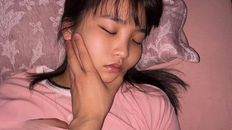MUDR-218 한밤중에 그의 가장 친한 친구를 강간하기 위해 몰래 들어갔습니다.