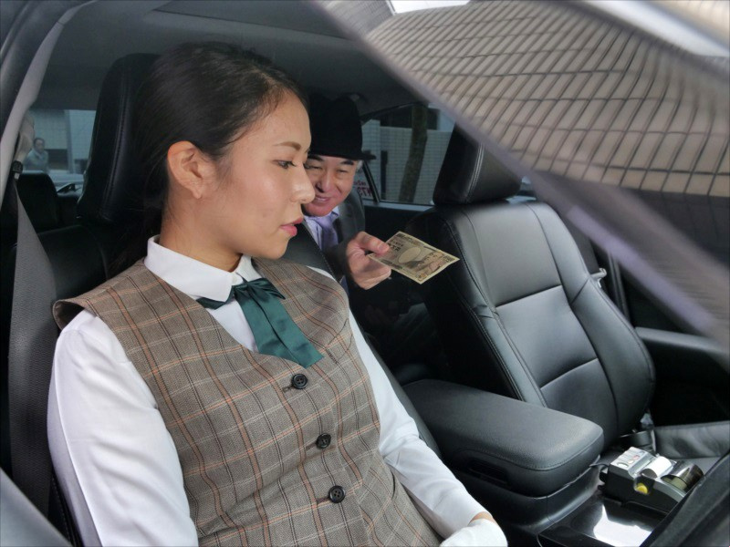ANGR-006 De man is ziek thuis en de vrouw neemt het rijden van hem over en dat is het einde