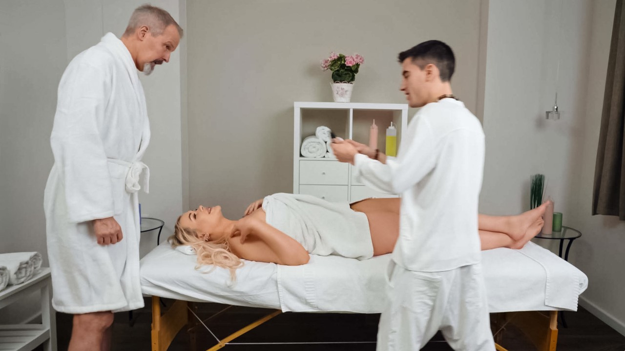Đi massage vợ bị địt mà không biết