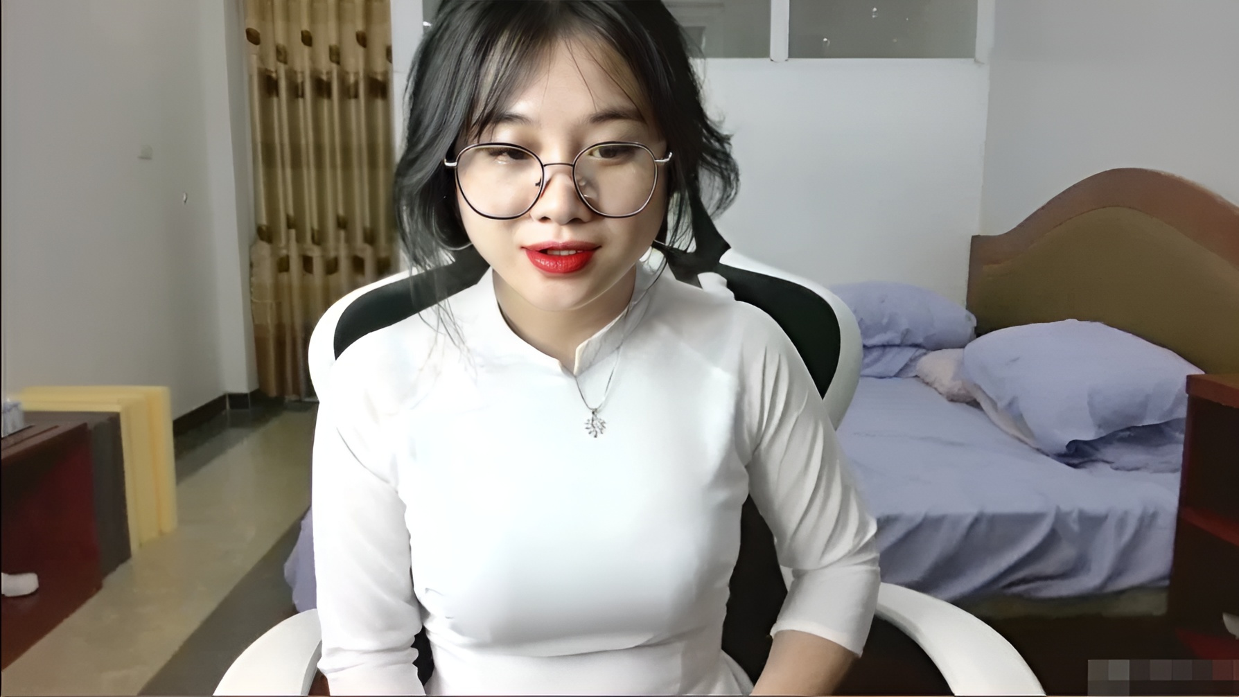 Acabo de regresar de la escuela en ao dai